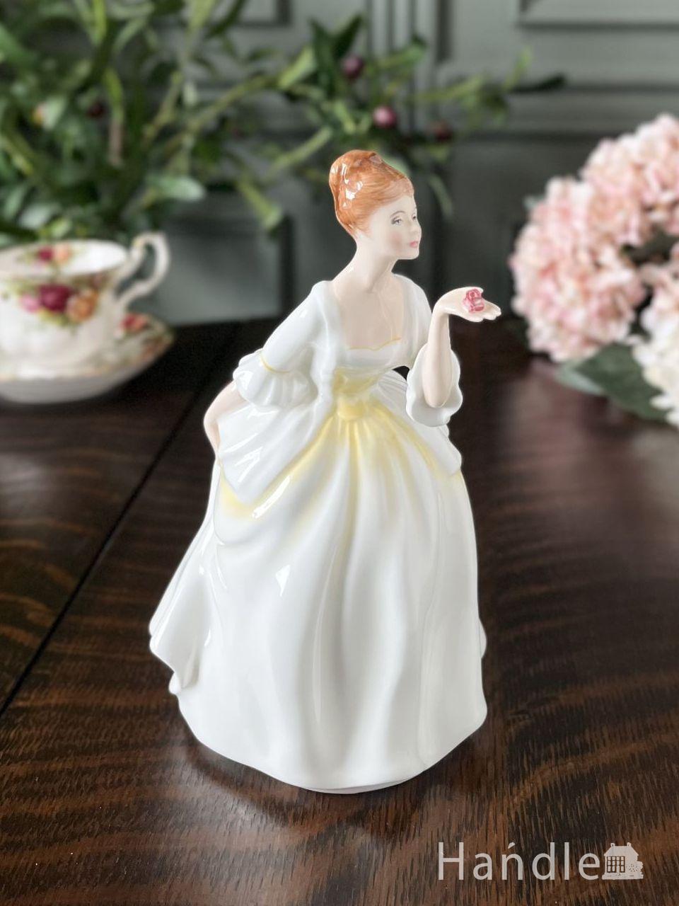 ロイヤルドルトン社のアンティークフィギュリン、 FLOWER OF LOVE（John Bromley） (h-1310-z)