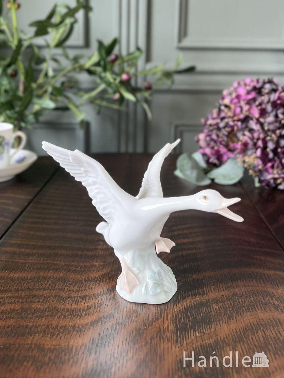 今にも羽ばたきそうな精巧な鳥のフィギュリン、リヤドロ社のビンテージフィギュリン