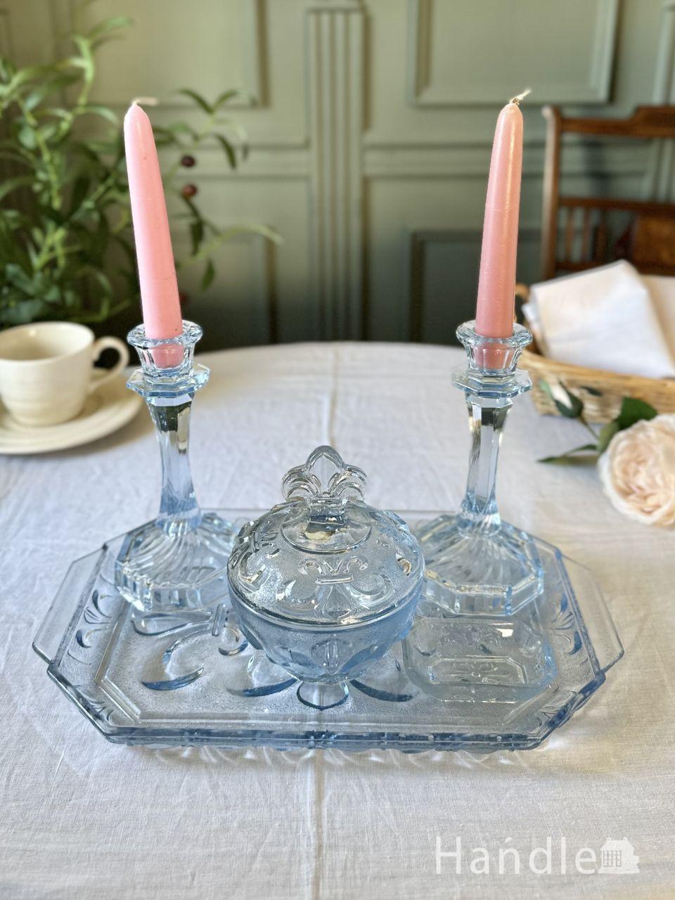 英国から届いた青いアンティークガラス、5点がセットになったビューティーセット