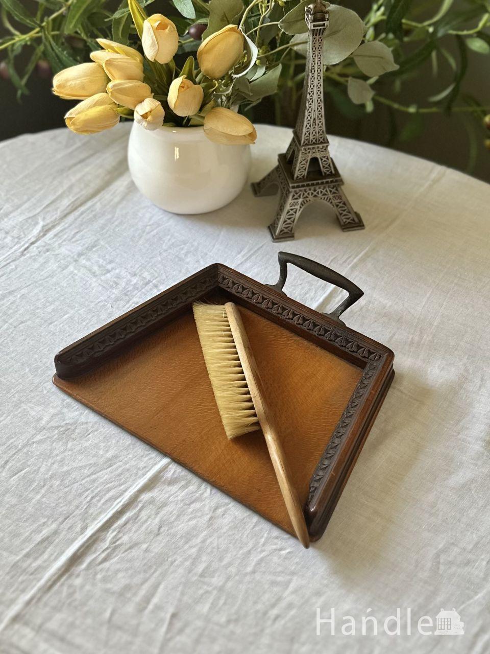 浮き彫りが美しいオーク材のクラムトレイ、英国アンティークのブラシセット (m-9750-z)