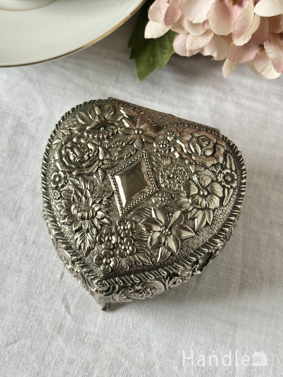 ハートの形が可愛いメタルジュエリーボックス、イギリスから届いたアンティークのおしゃれな小物入れ (m-9773-z)