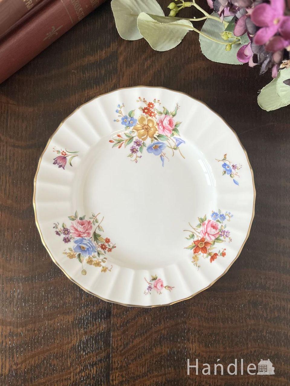 いろんな色のお花のブーケが可愛い、ロイヤルウースター（ROANOKE）のアンティークプレート