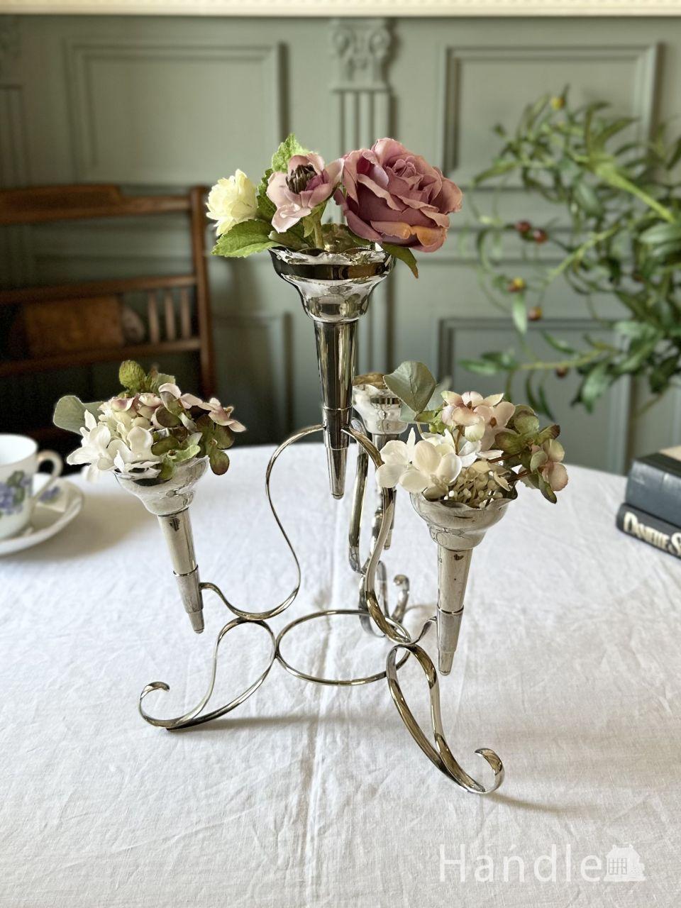 イギリスから届いたアンティークの花器、4カ所飾れるシルバープレートのイパーン