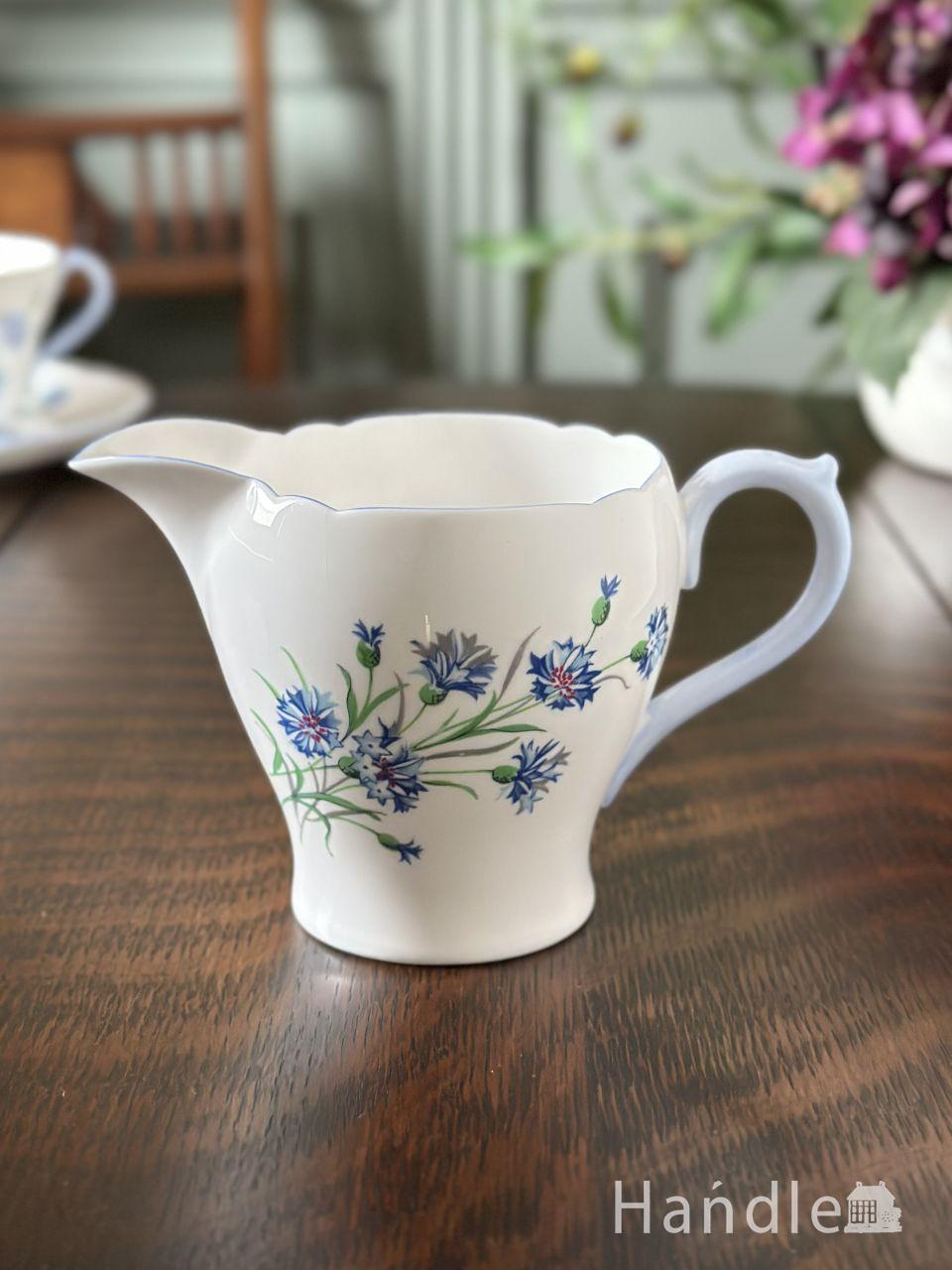 美しい青い花が描かれたシェリーの食器、イギリスから届いた美しいアンティークのミルクポット (m-10156-z)