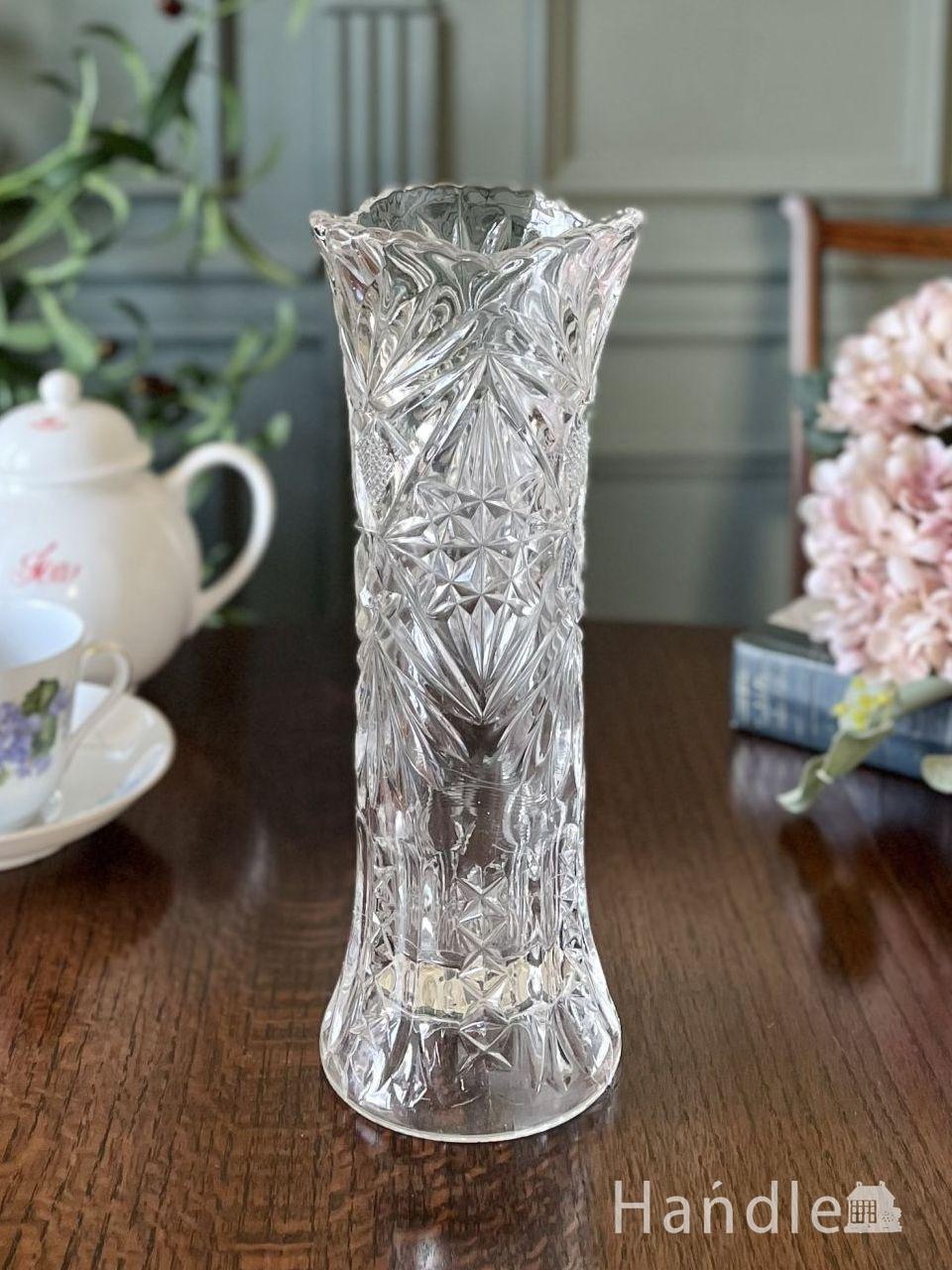 ダイヤ型がキラキラ輝くフラワーベース、イギリスから届いたアンティークガラスの花びん (pg-8374)