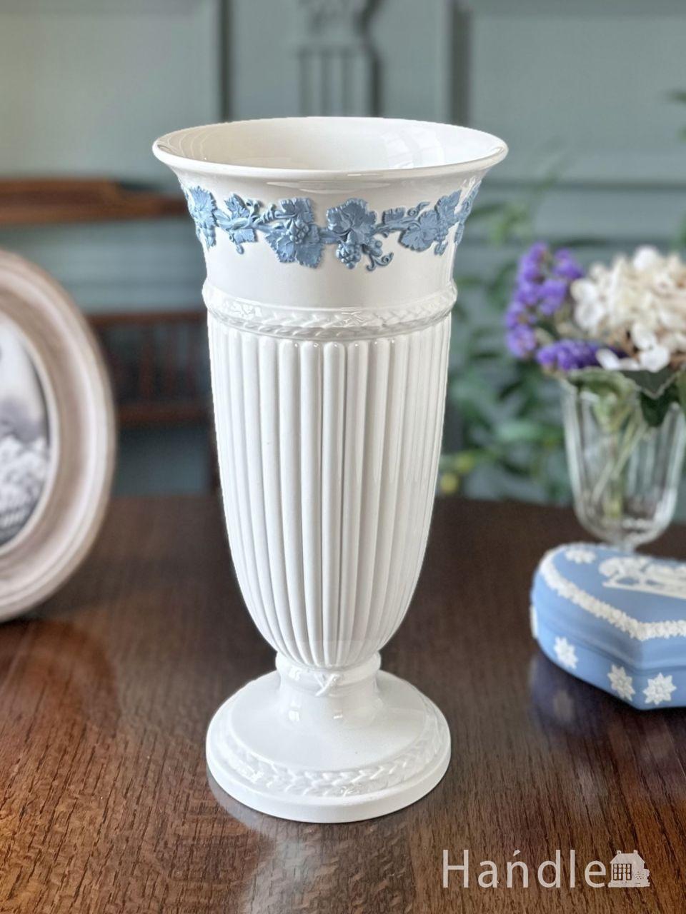 イギリスから届いたウェッジウッドの花器、英国アンティークのクイーンズウェア