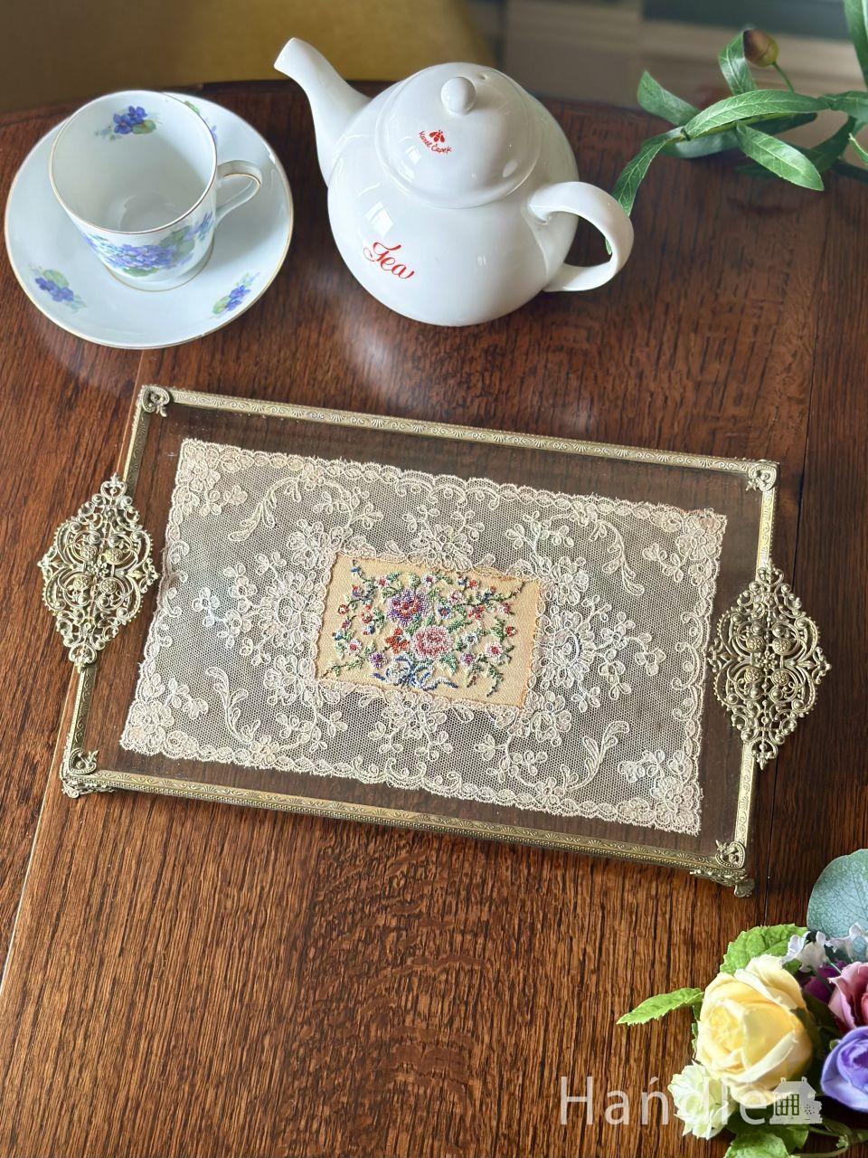 フランスから届いたアクセサリートレイ、お花の刺繍が美しいプチポワン細工のトレー