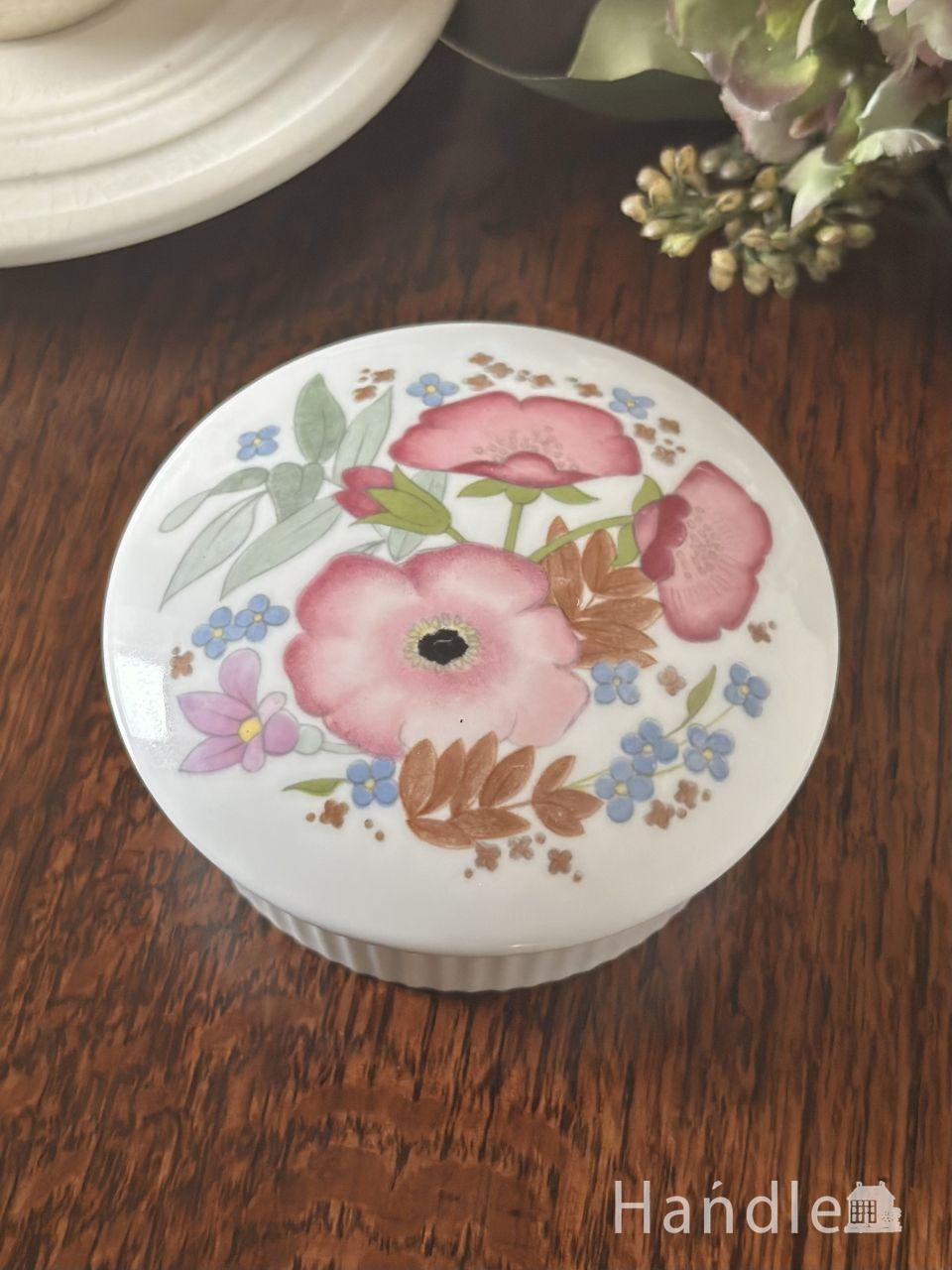 ウェッジウッドのアクセサリーボックス、MEADOW-SWEETのボーンチャイナボックス