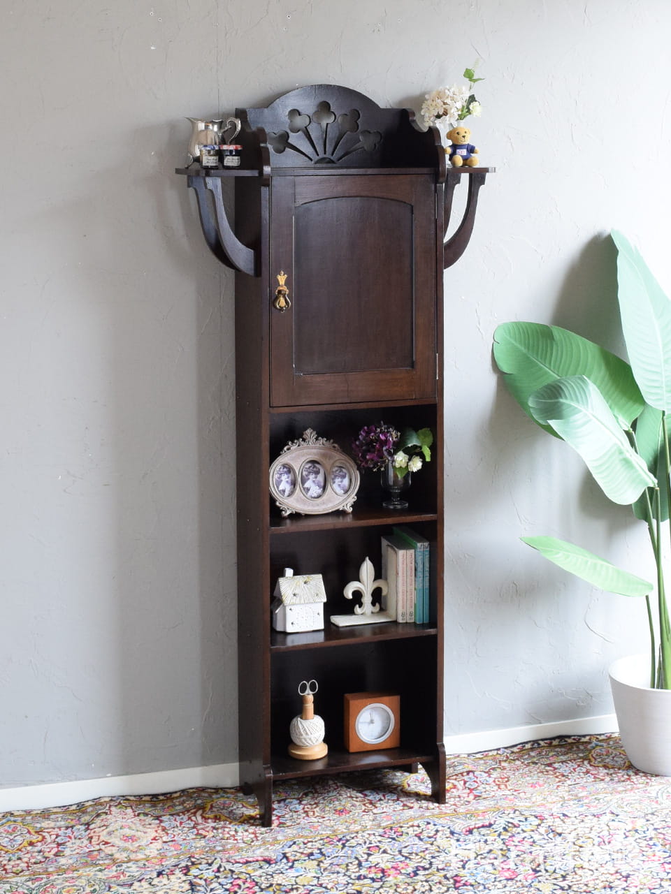 アールヌーボースタイルのおしゃれな本棚、英国アンティークのめずらしいブックシェルフ