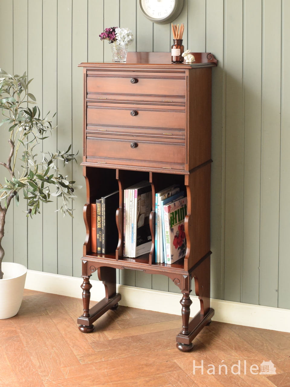 マホガニー材の優雅なアンティーク家具、めずらしいデザインのミュージックキャビネット (q-3461-f)