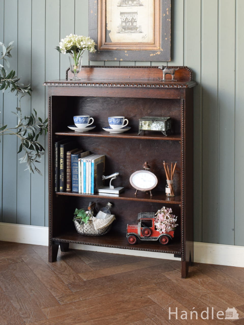 男前なビーディングがカッコいい本棚、英国アンティークのブックケース