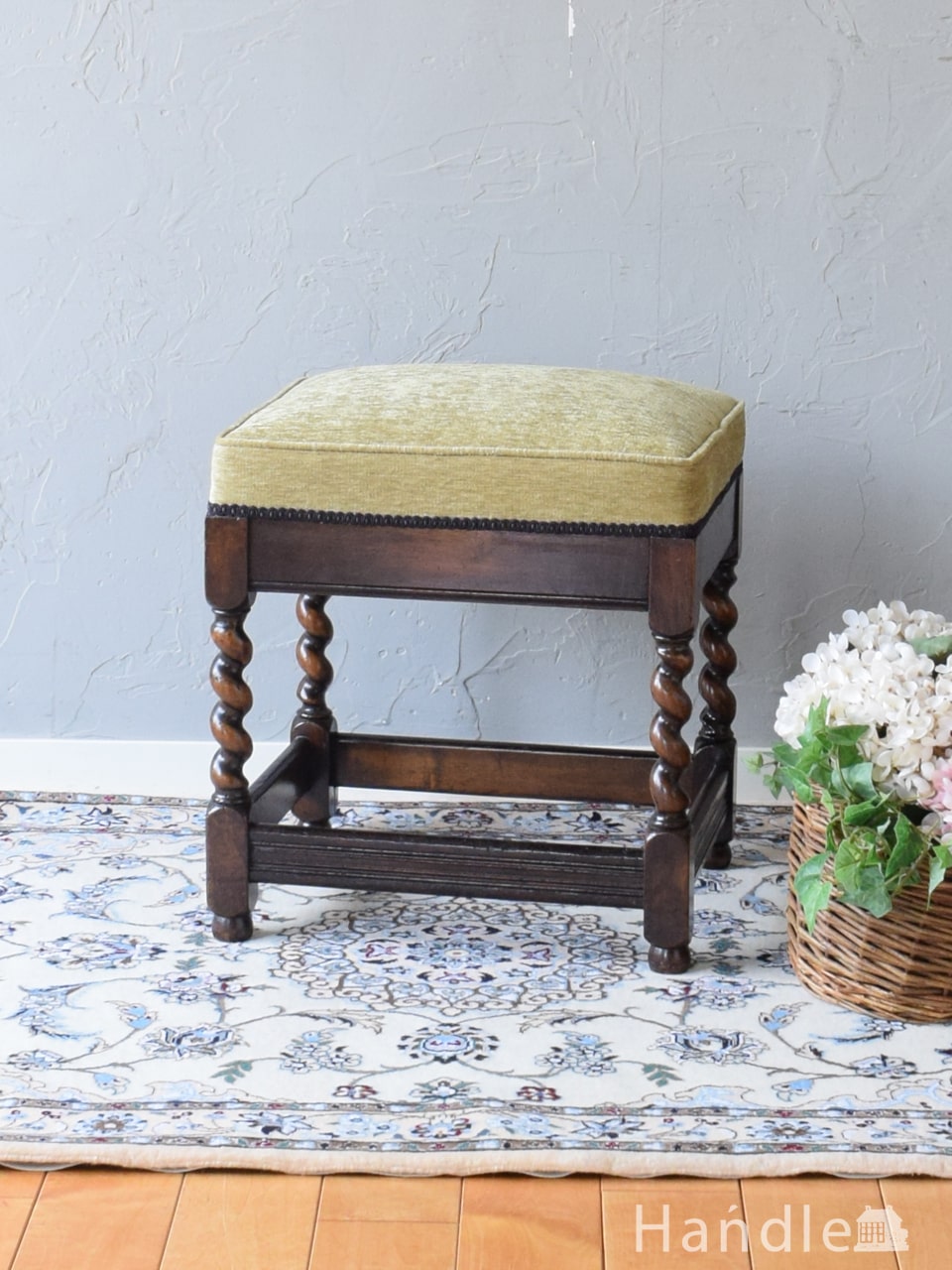 ツイスト足がおしゃれなアンティークの椅子、イギリスから届いたオーク材のスツール