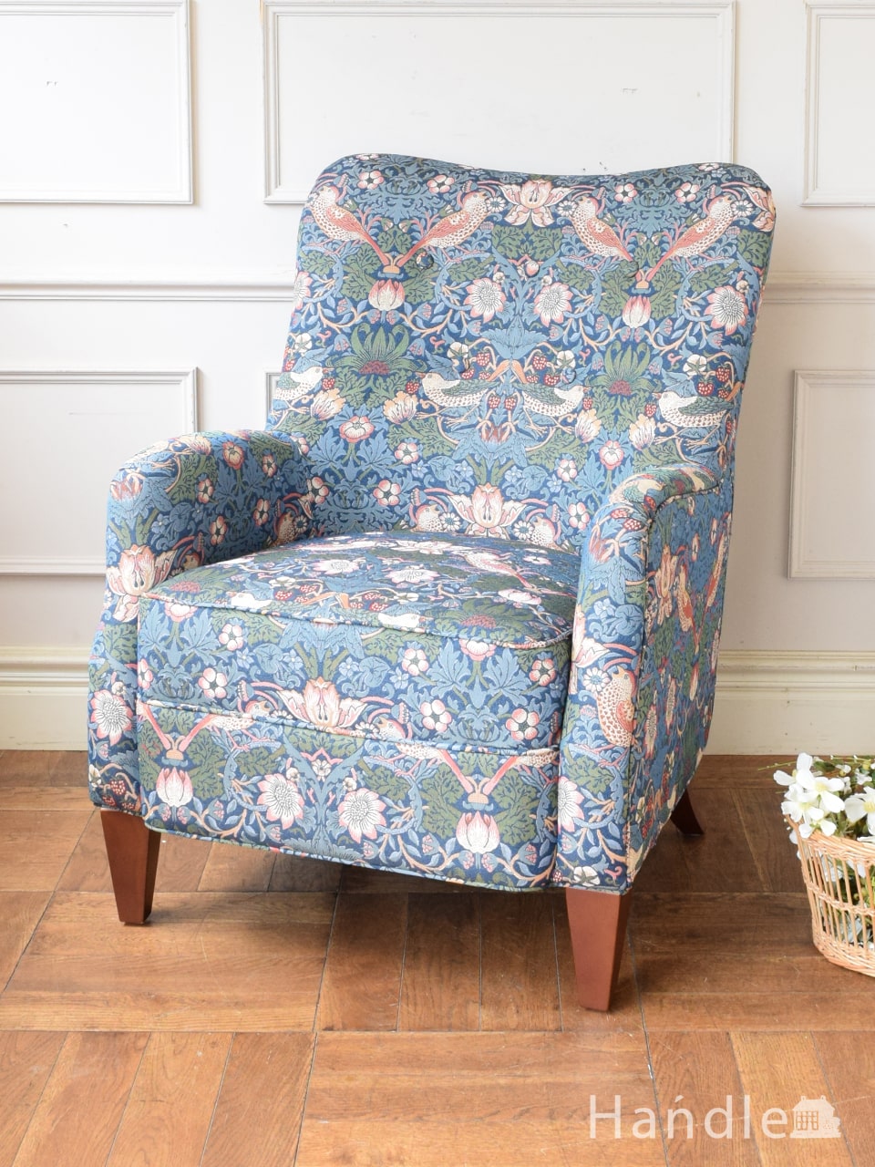 ウィリアムモリス風のおしゃれな椅子、華やかなデザインのアームチェア