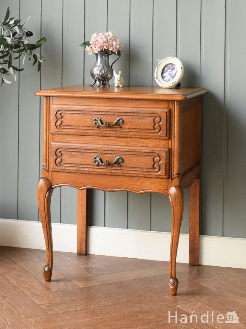 フランスから届いたアンティーク家具、コンパクトなサイズの優雅なサイドチェスト (z-345-f)