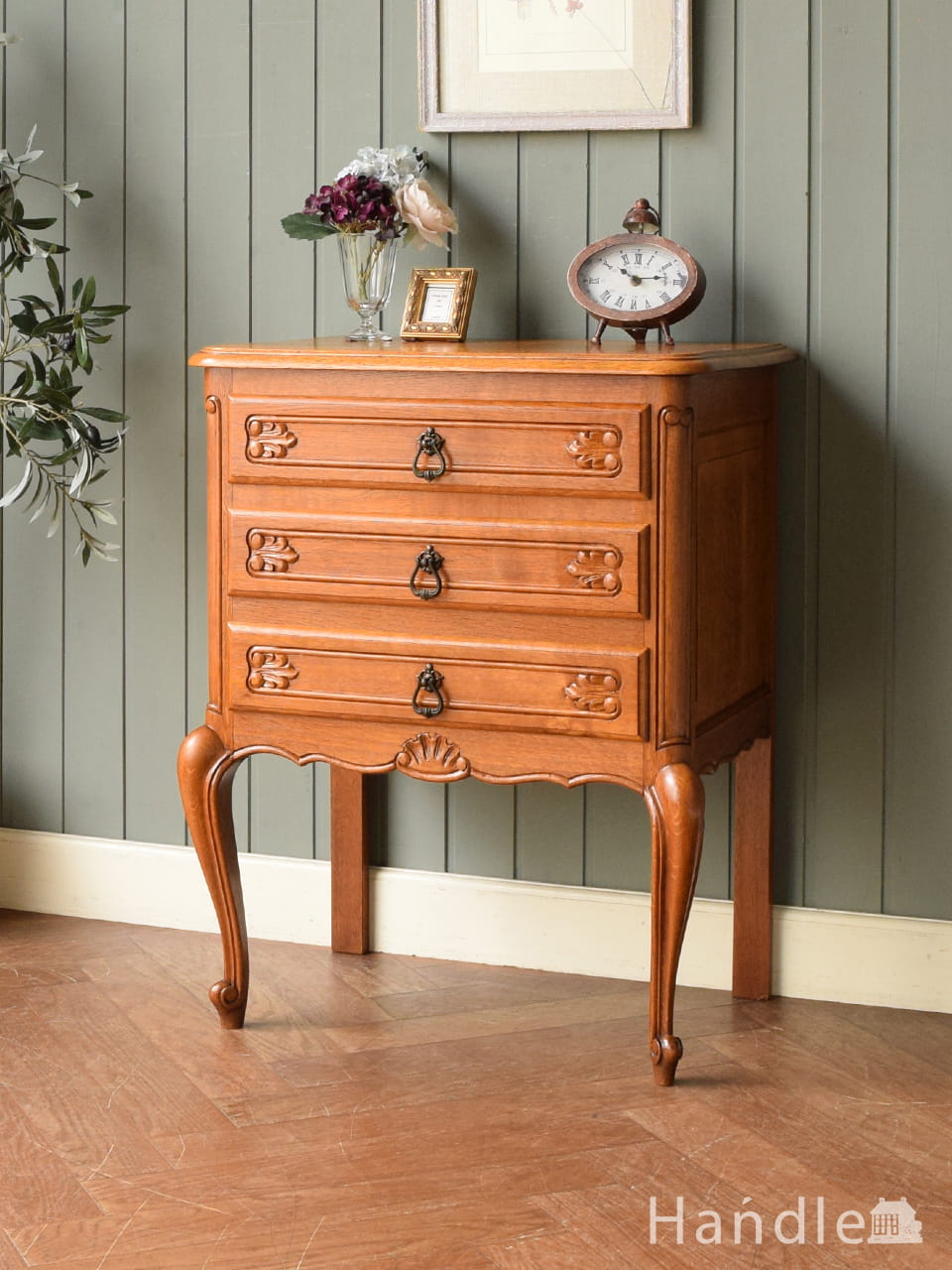 フランスから届いたアンティークのサイドチェスト、コンパクトサイズのおしゃれなナイトテーブル
