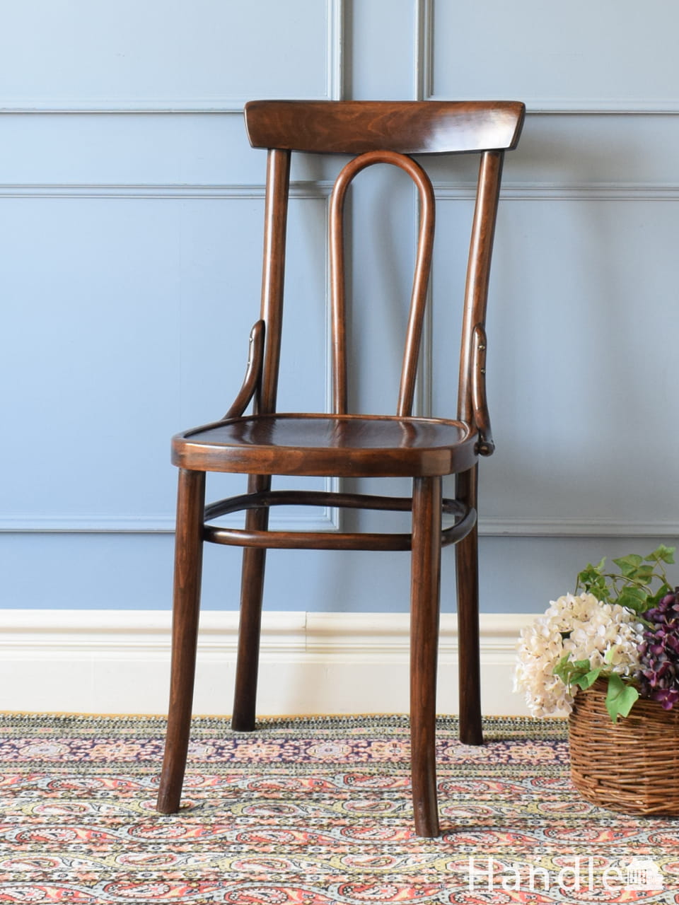 座面の模様がおしゃれなアンティークの椅子、美しい曲げ木のベントウッドチェア
