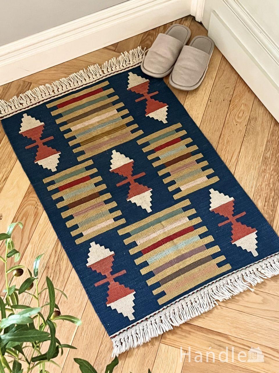 北欧デザインのおしゃれなビンテージマット、幾何学模様の使いやすいオールドキリム