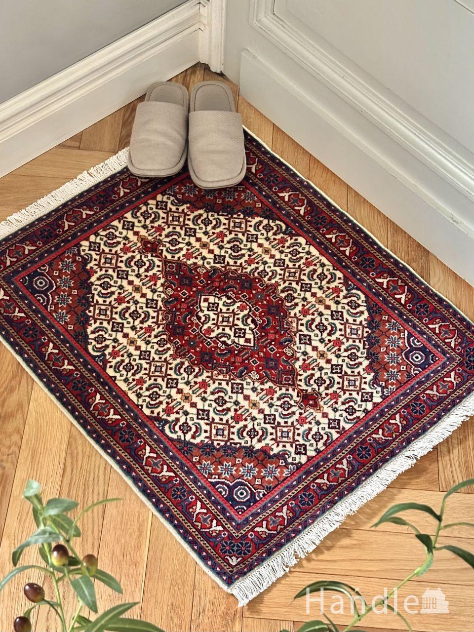 幾何学模様のおしゃれなペルシャ絨毯、サルーク（Saroogh）のビンテージのラグ