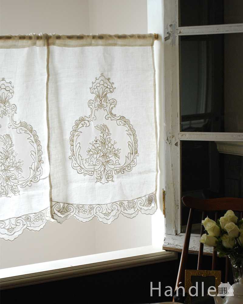 フランスから届いたウィンドウカーテン、刺繍が華やかなリネンのカフェカーテン