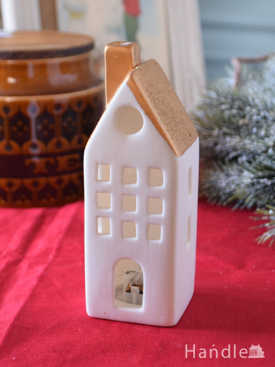 お洒落なクリスマス雑貨、陶器で出来た可愛いお家のオブジェ（トール）（LEDライト付き） (cm-172)