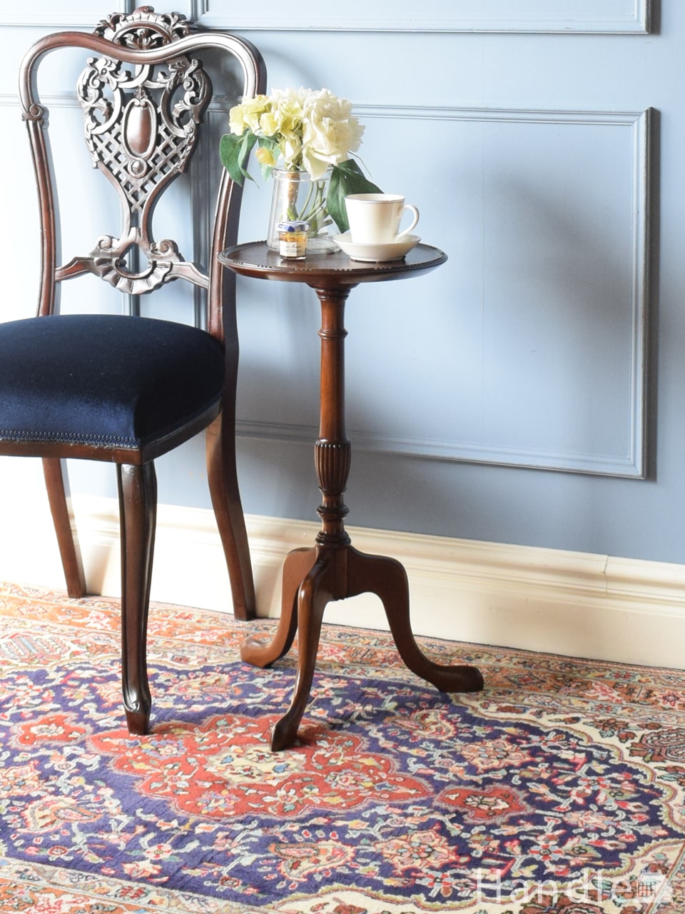 トライポット脚がおしゃれなサイドテーブル、英国アンティークのワインテーブル