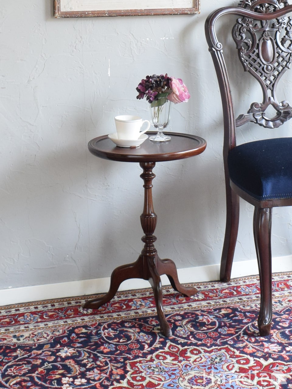 初めてのアンティークにおススメの小さなテーブル、イギリスから届いたマホガニー材のワインテーブル
