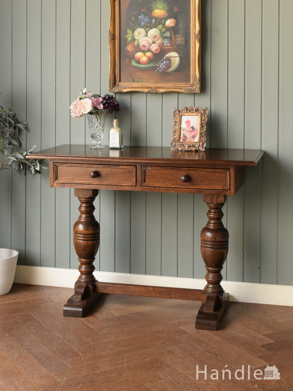 バルボスレッグがカッコいいアンティークデスク、引き出しが付いたコンソールテーブル