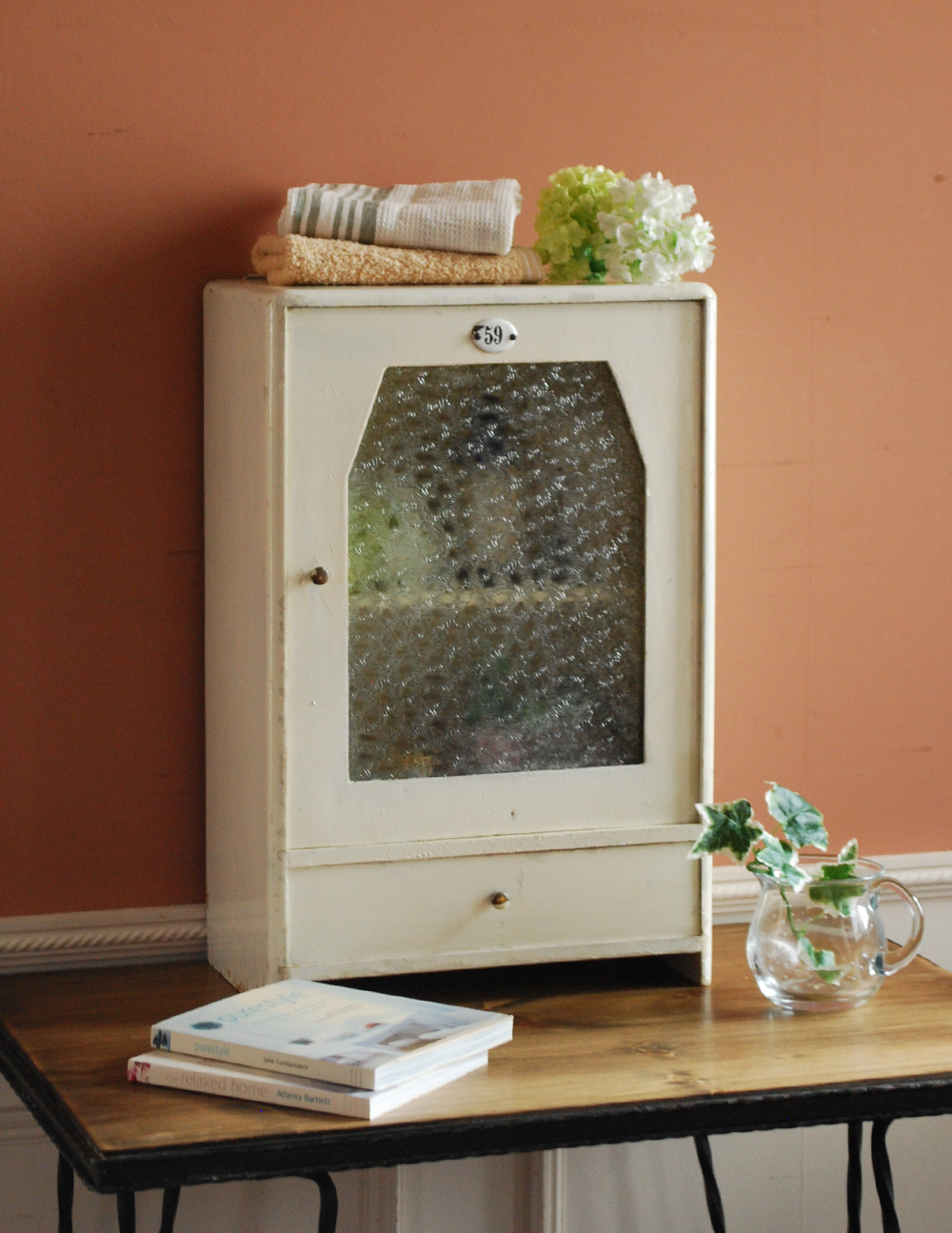 小さな壁掛けキャビネット、ホワイトペイントのアンティークスモールキャビネット (d-1082-f)