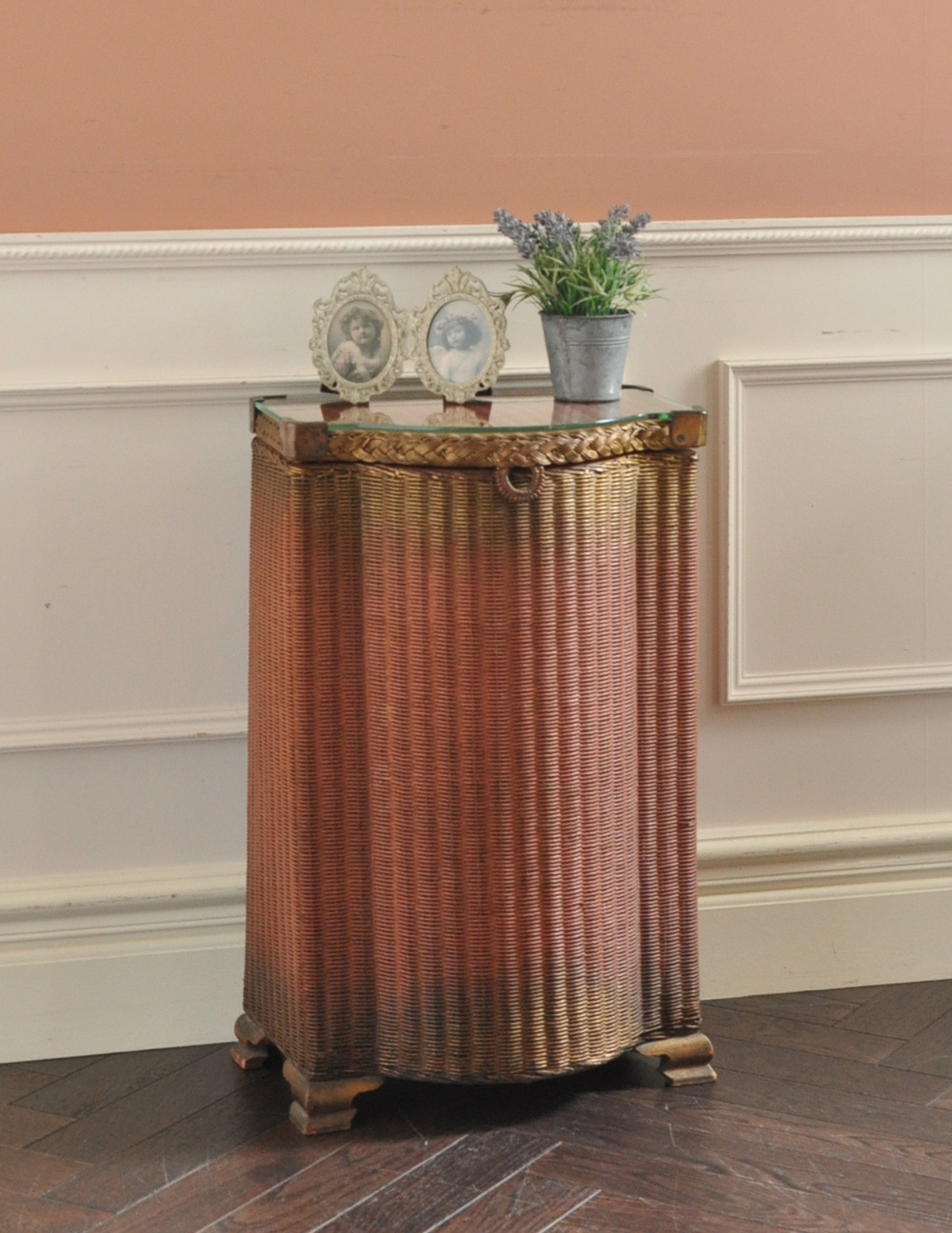 イギリスの伝統的なアンティーク家具、ロイドルームボックス（ピンク×ゴールド） (d-1097-f)