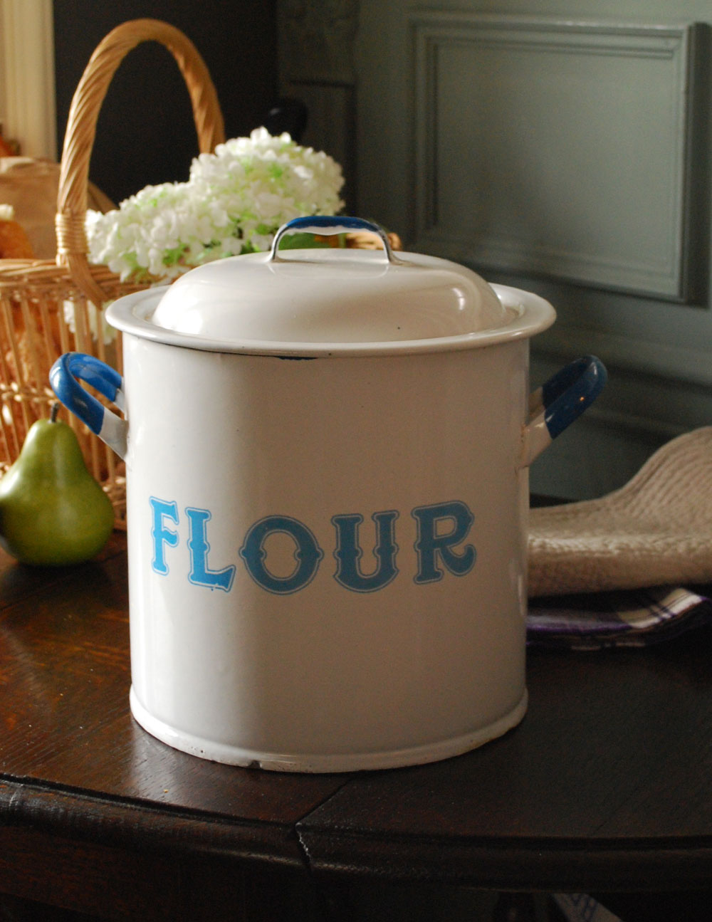 ブルーの持ち手がアクセント、アンティーク キャニスター（Flour）フラワー缶
