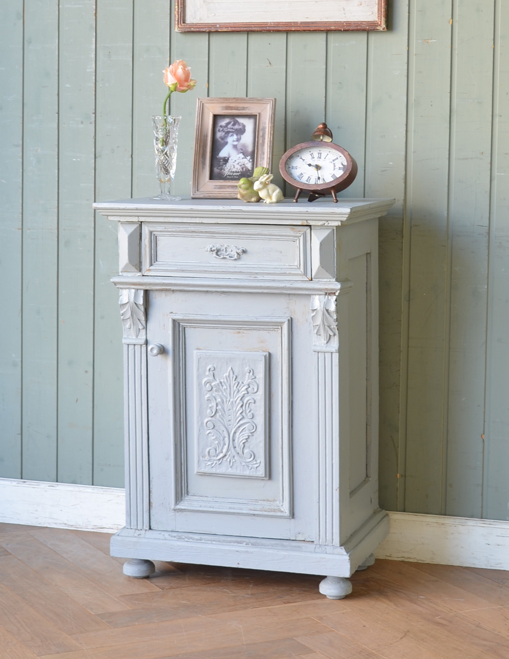 フランスからやってきた美しい彫、アンティークのスモールキャビネット (d-1190-f)