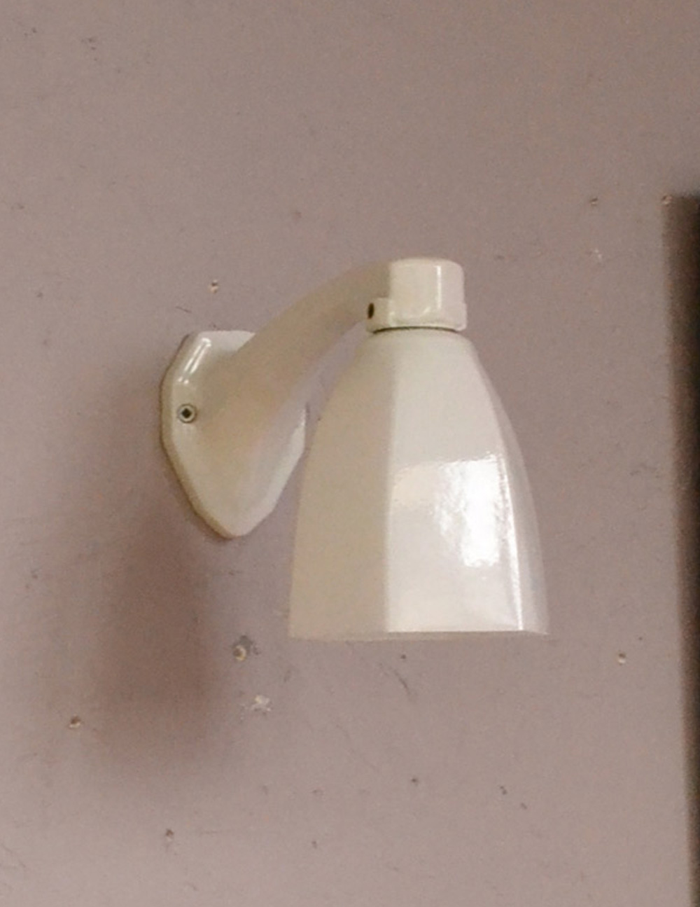 フランスのアンティーク照明、とっても珍しい陶磁器×ミルクガラスの壁付けライト