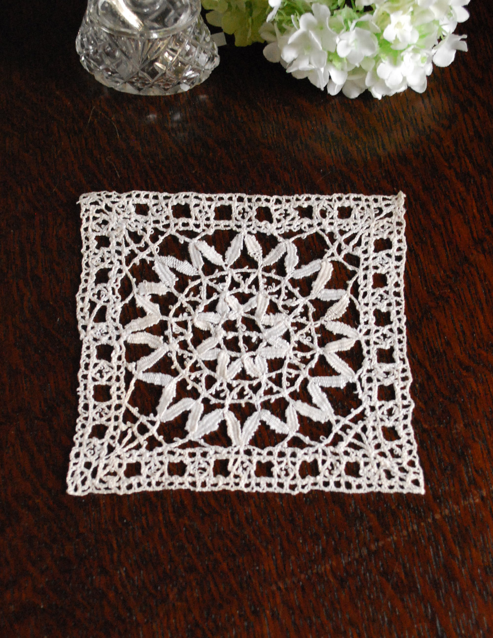 珍しい正方形、フランスのアンティークドイリーレース (d-1360-z)