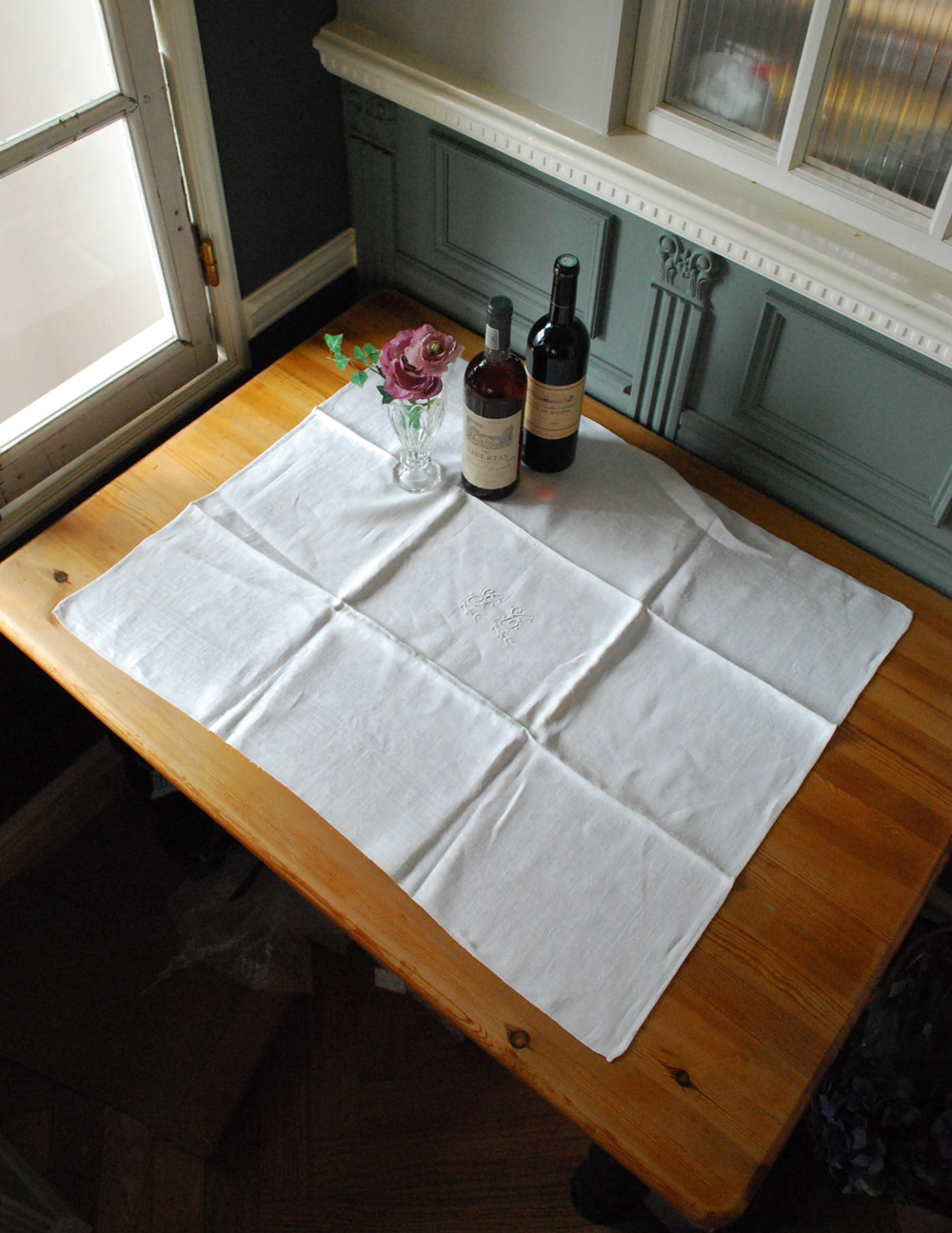 フランスアンティークリネン、モノグラムの刺繍入りのテーブルナプキン