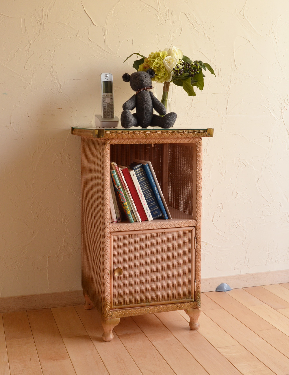 可愛らしいアンティーク家具、ロイドルームキャビネット（ピンク） (d-908-f-2)