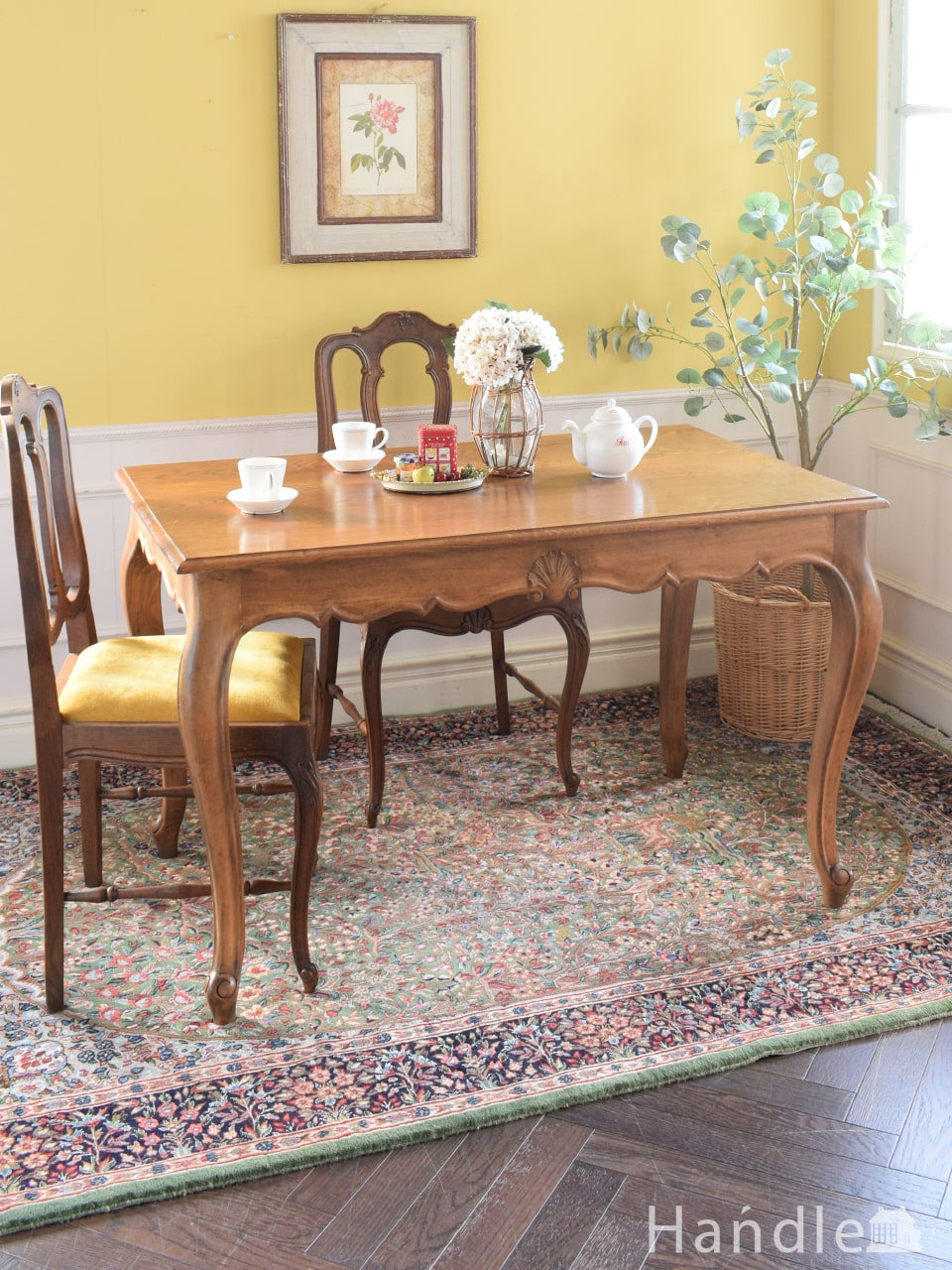 猫足の優雅なフレンチアンティークのテーブル、上品な立ち姿が美しいおしゃれな食卓テーブル