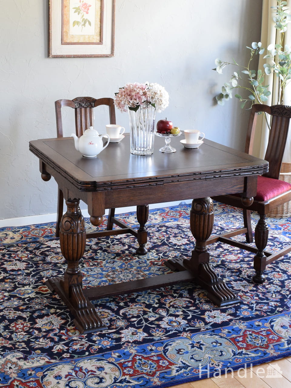 カンタンに伸び縮みする便利なダイニングテーブル、英国アンティークのカッコいいドローリーフテーブル