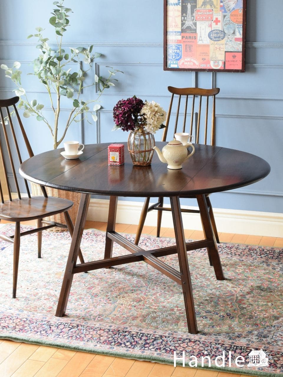 アーコール（ERCOL)社のビンテージ家具、伸張式のドロップリーフテーブル
