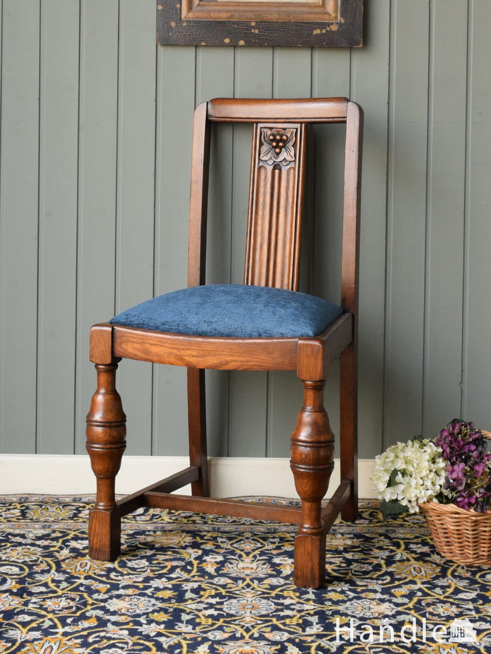 バルボスレッグが美しい英国のダイニングチェア、背もたれの彫がおしゃれなアンティークの椅子 (q-639-c)