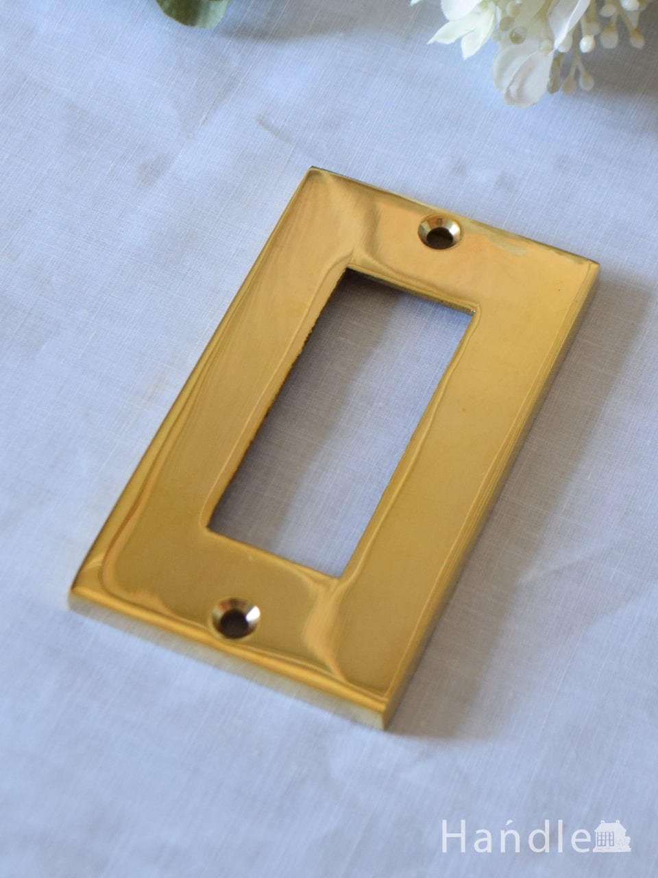 英国アンティーク調のおしゃれなスイッチカバー、真鍮製のコンセントプレート（3スイッチタイプ） (n23-010)