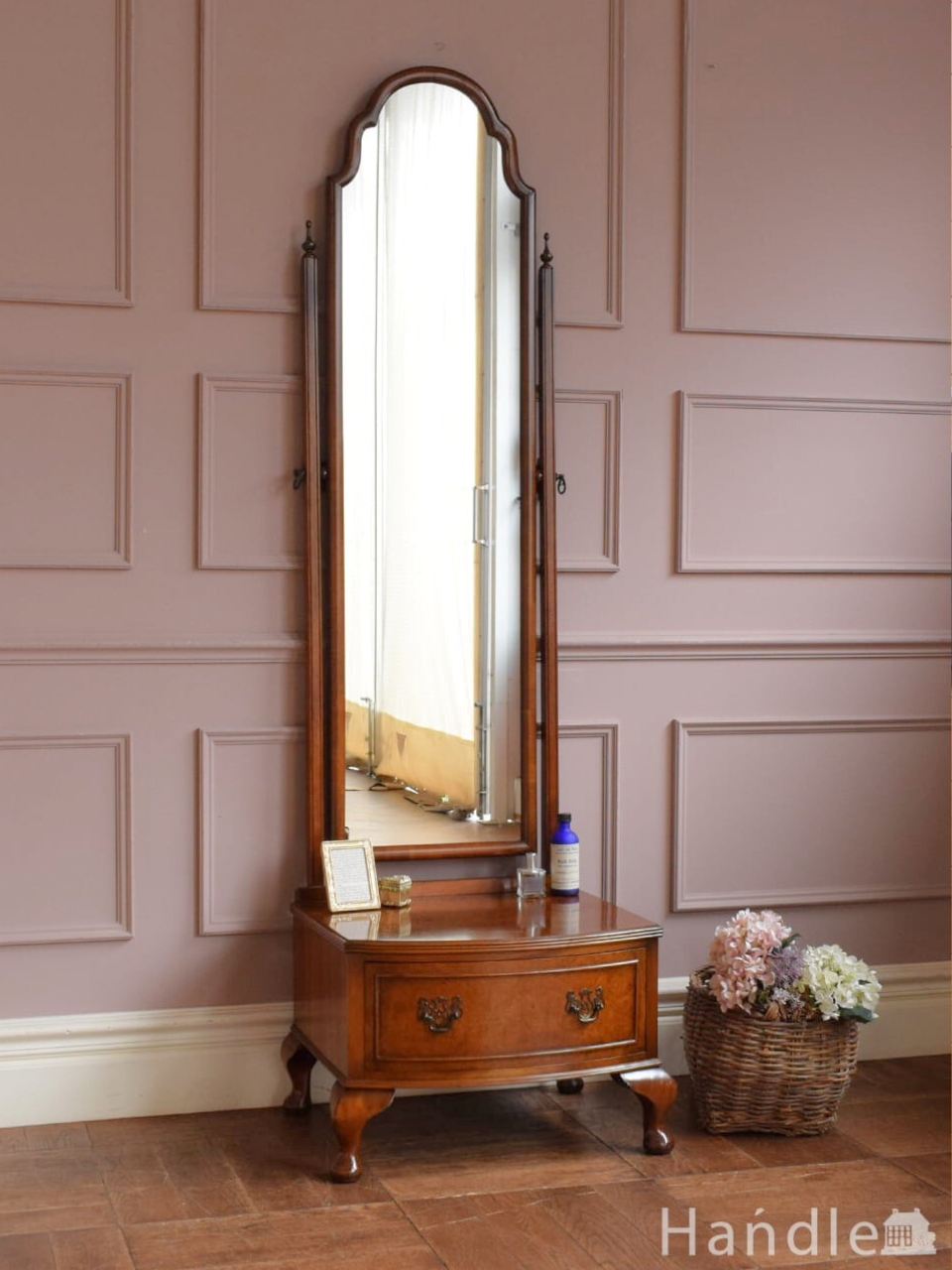 イギリスから届いたアンティークの美しい姿見、引き出しが付いたウォールナット材のスタンドミラー