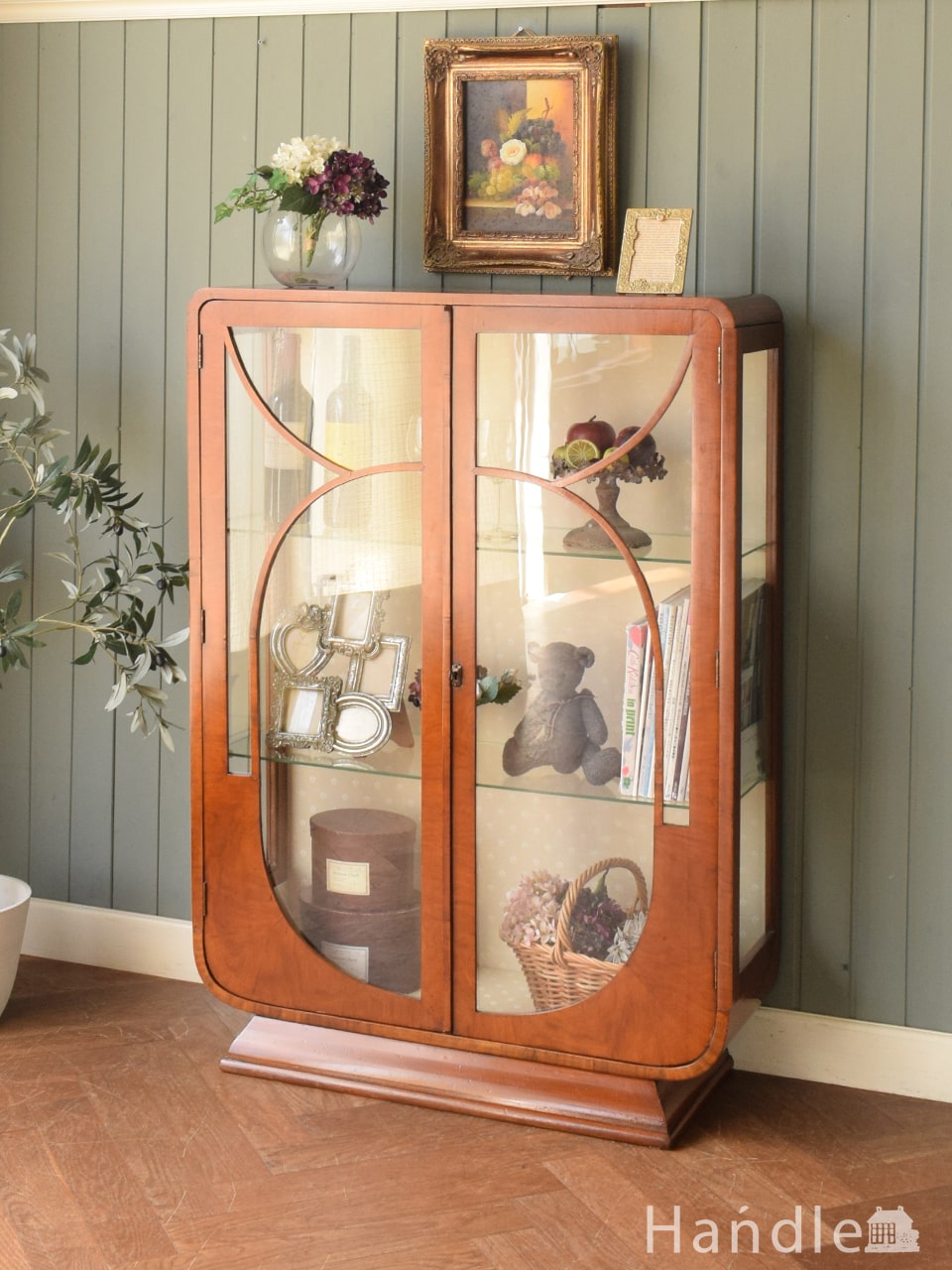 アールデコデザインのおしゃれなショーケース、マホガニー材のアンティークガラスキャビネット