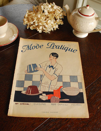 フランスから到着　ディスプレイにピッタリのお洒落な表紙のアンティーク雑誌（ Mode Pratique 1927 ） (h-021-z)