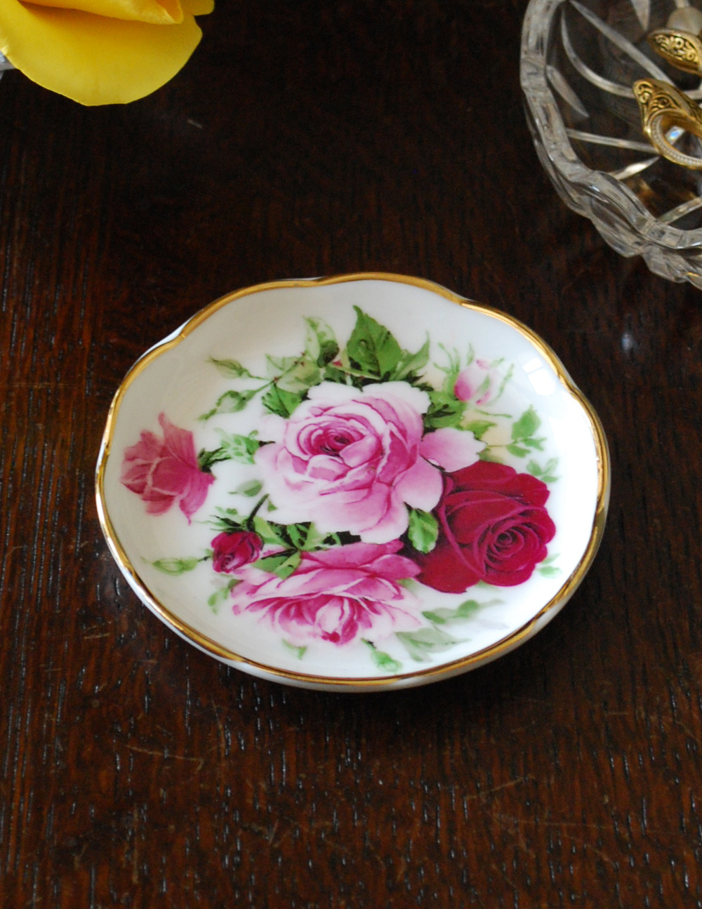 イギリスで買い付けてきたアンティーク雑貨、ボーンチャイナ　フローラルプレート（ローズ） (h-216-z)