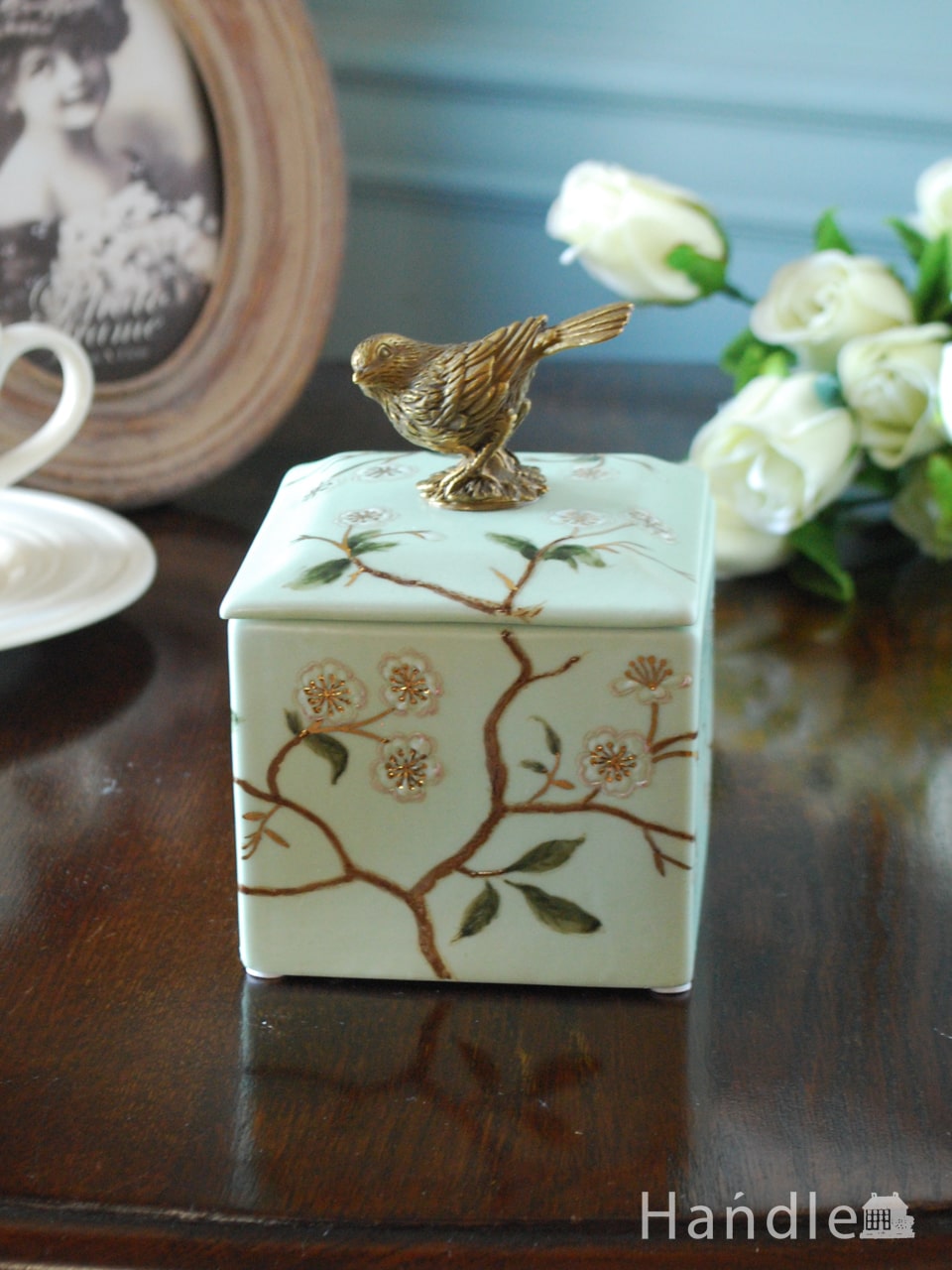 海外輸入　真鍮製　シノワズリー　花柄小鳥の磁器　手描き　オブジェ