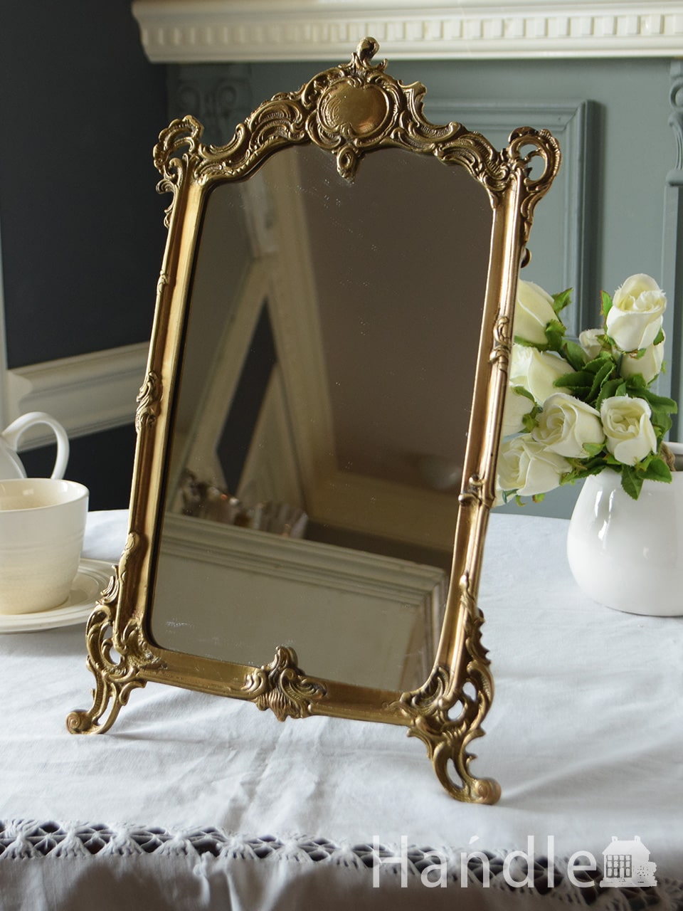 アンティーク風のおしゃれな鏡、真鍮製の装飾が豪華なスタンドミラー(n8-104)｜インテリア雑貨