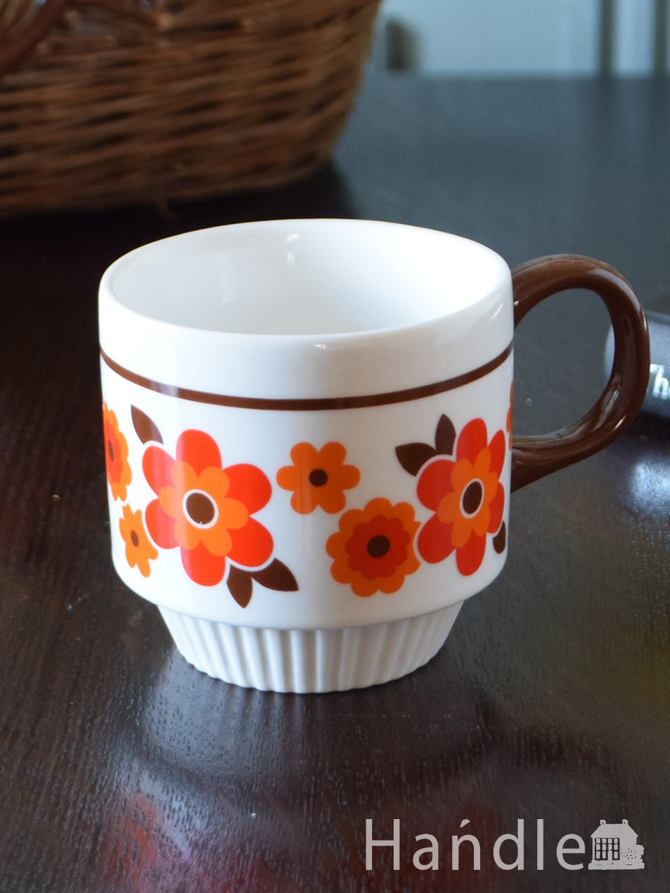 レトロな雰囲気がおしゃれなマグカップ、お花の模様のセラミックマグ（オレンジ） (n1-475)