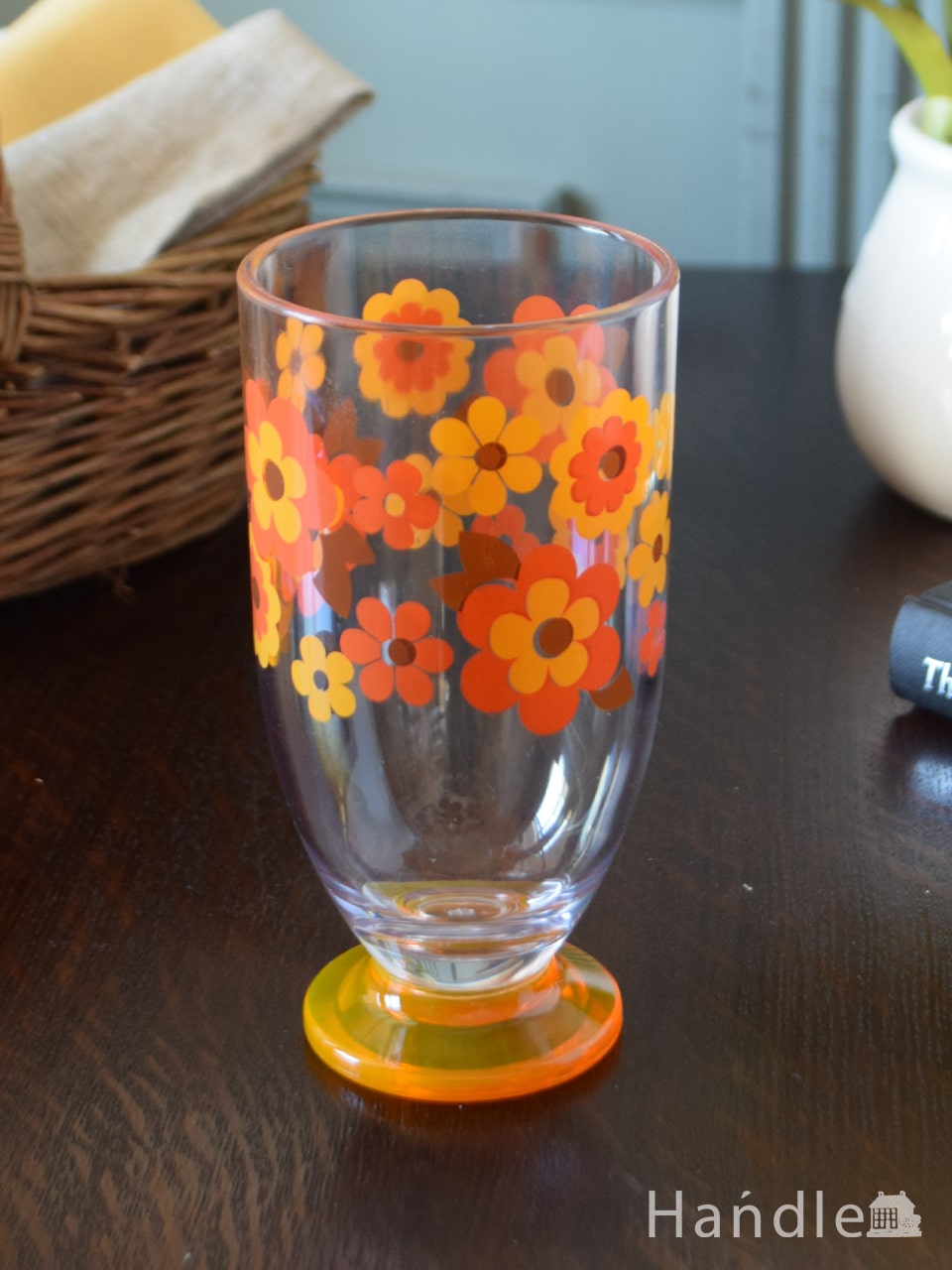 レトロな雰囲気がおしゃれなタンブラー、お花の模様のプラスチックタンブラー（オレンジ） (n2-071)