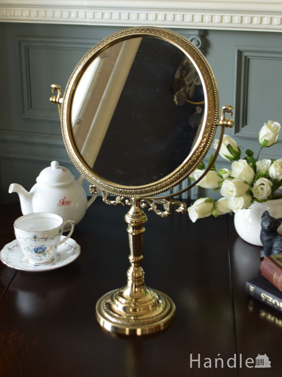 イタリアから届いたおしゃれな鏡、真鍮製の装飾が豪華なスタンドミラー（丸）