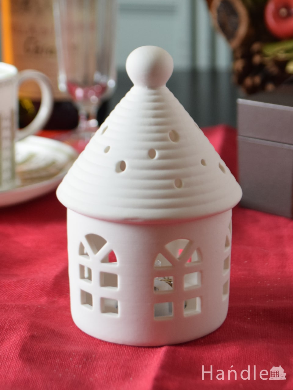 お洒落なクリスマス雑貨、セラミックで出来た可愛いお家（ハウスコテージS）のオブジェ（LEDライト付き）  (cm-232)